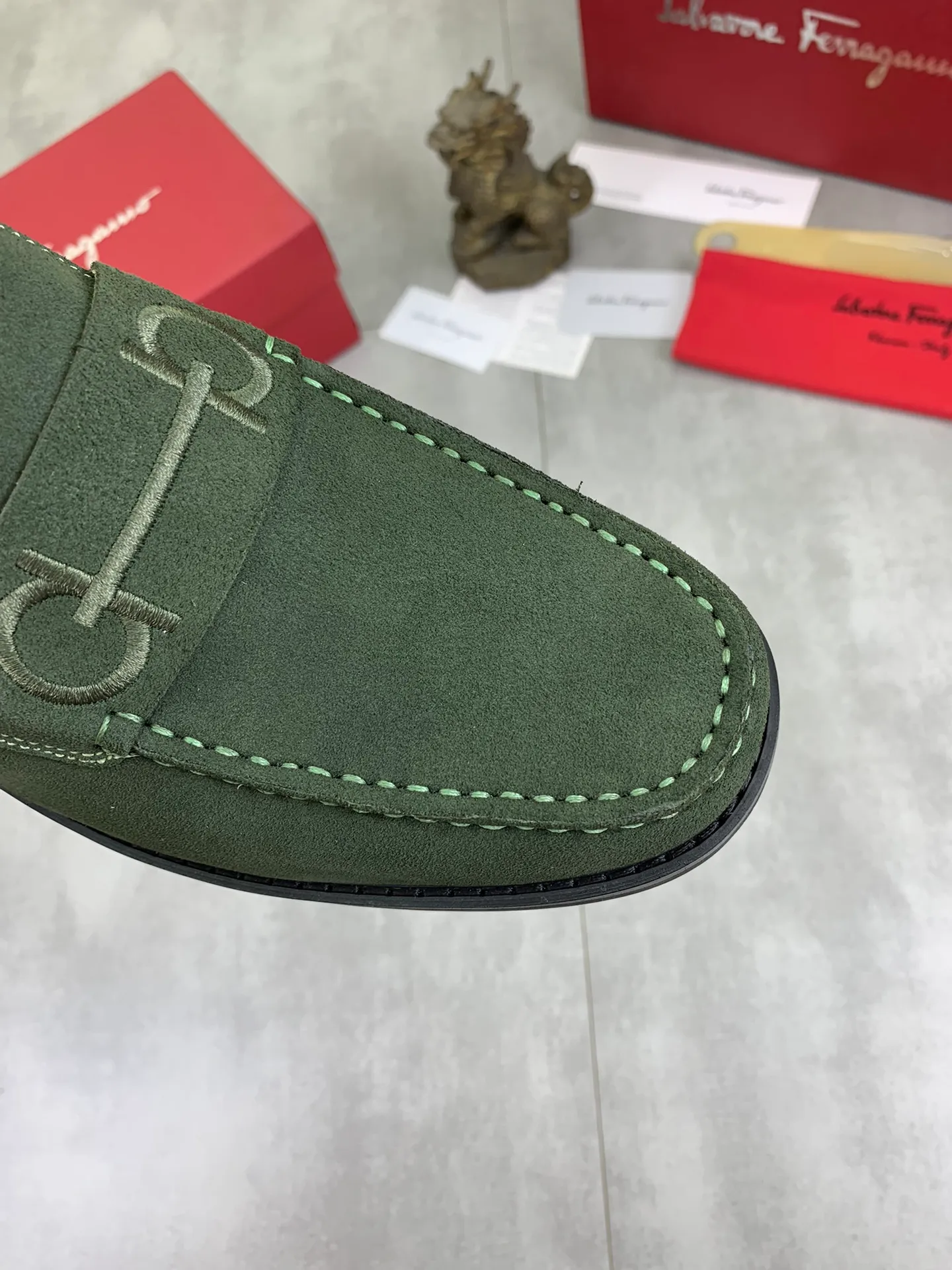 Men's Men's Shoes 💰P460💰[New Style] Water-dyed Niuli 🆘[Salvatore Ferragamo] Ferragamo's latest casual business leather shoes for men! Available at counters simultaneously! The fabric is made of specially imported original calfskin, the lining is made of imported water-dyed cowhide, and the original combination outsole is absolutely luxurious and leads the fashion trend. Matching code: 38-45; 5️⃣ colors available